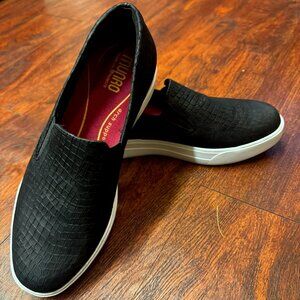 NEW!!! MUNRO Lennox Black Croc Nu-buck Suede Slip-On Sneakers Women's Size 7